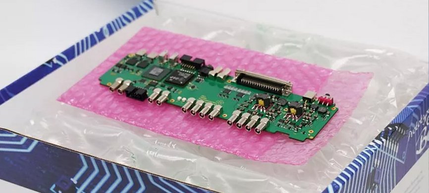 Leiterplatte als Prototyp in ESD-Schutzverpackung in der Prototypen-Box von GLÜCK Industrie-Elektronik.